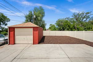 Additional RV or trailer parking next to garage
