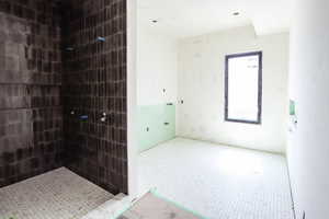 Master Full bathroom with a tile shower