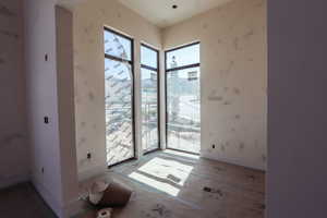 Entryway featuring baseboards
