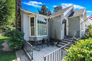 Nice Deck off the front entry.