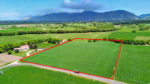 View of rural area with property boundaries highlighted and mountains