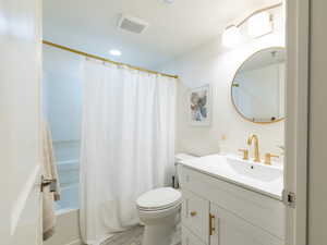 Bathroom with vanity and shower / bathtub combination with curtain