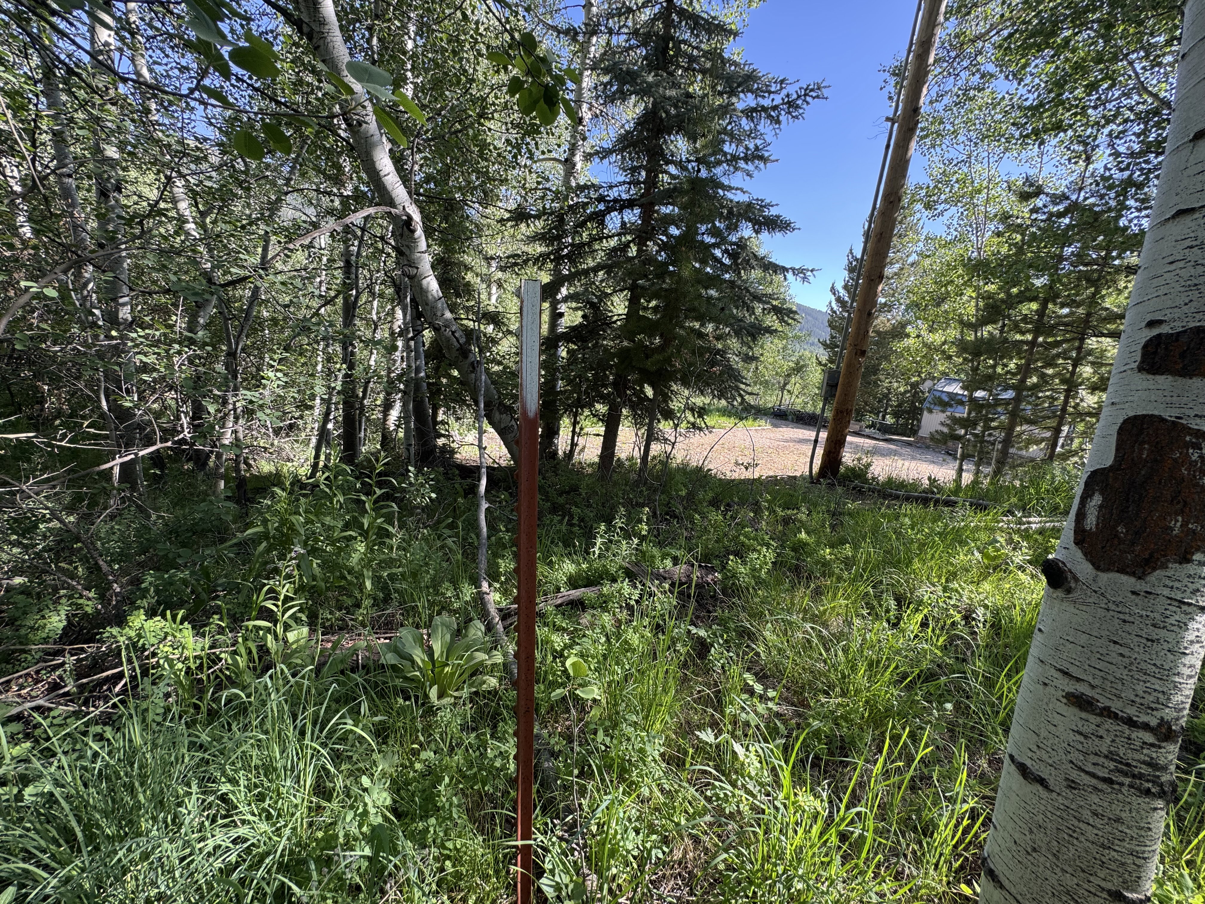 Bottom corner stake