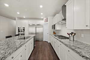 Large Island and Kitchen where everyone can gather easily