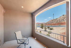 Balcony featuring a mountain view