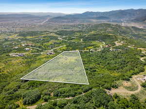 View of property location featuring property boundaries highlighted and a mountain backdrop