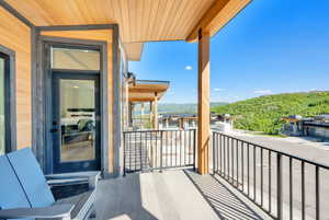 Balcony featuring a mountain view
