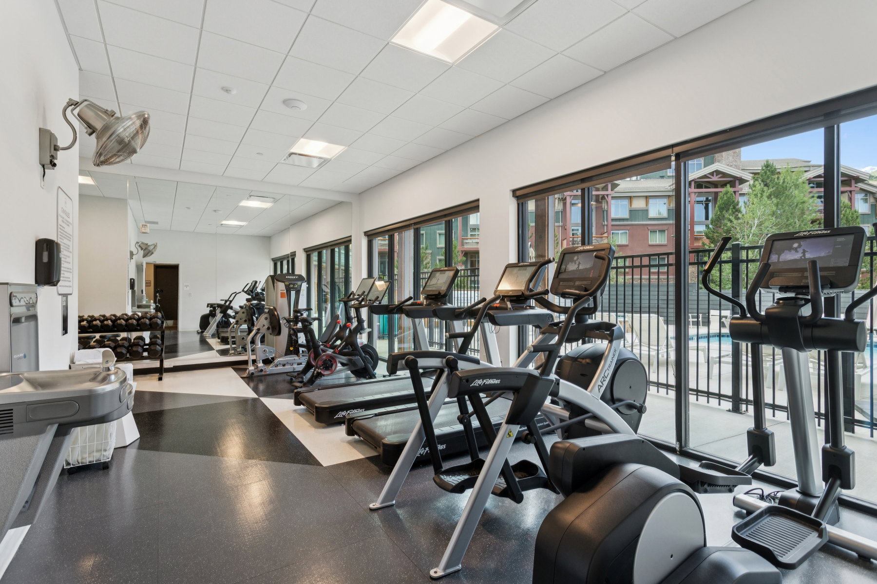 Exercise room with a drop ceiling