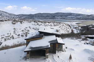 Snowy aerial view with a mountain view