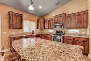 Large kitchen island / breakfast bar