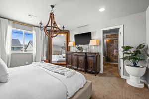 Bedroom with a carpet floors