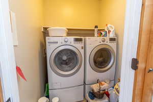 Washroom with independent washer and dryer