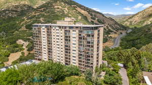 View of apartment building / complex