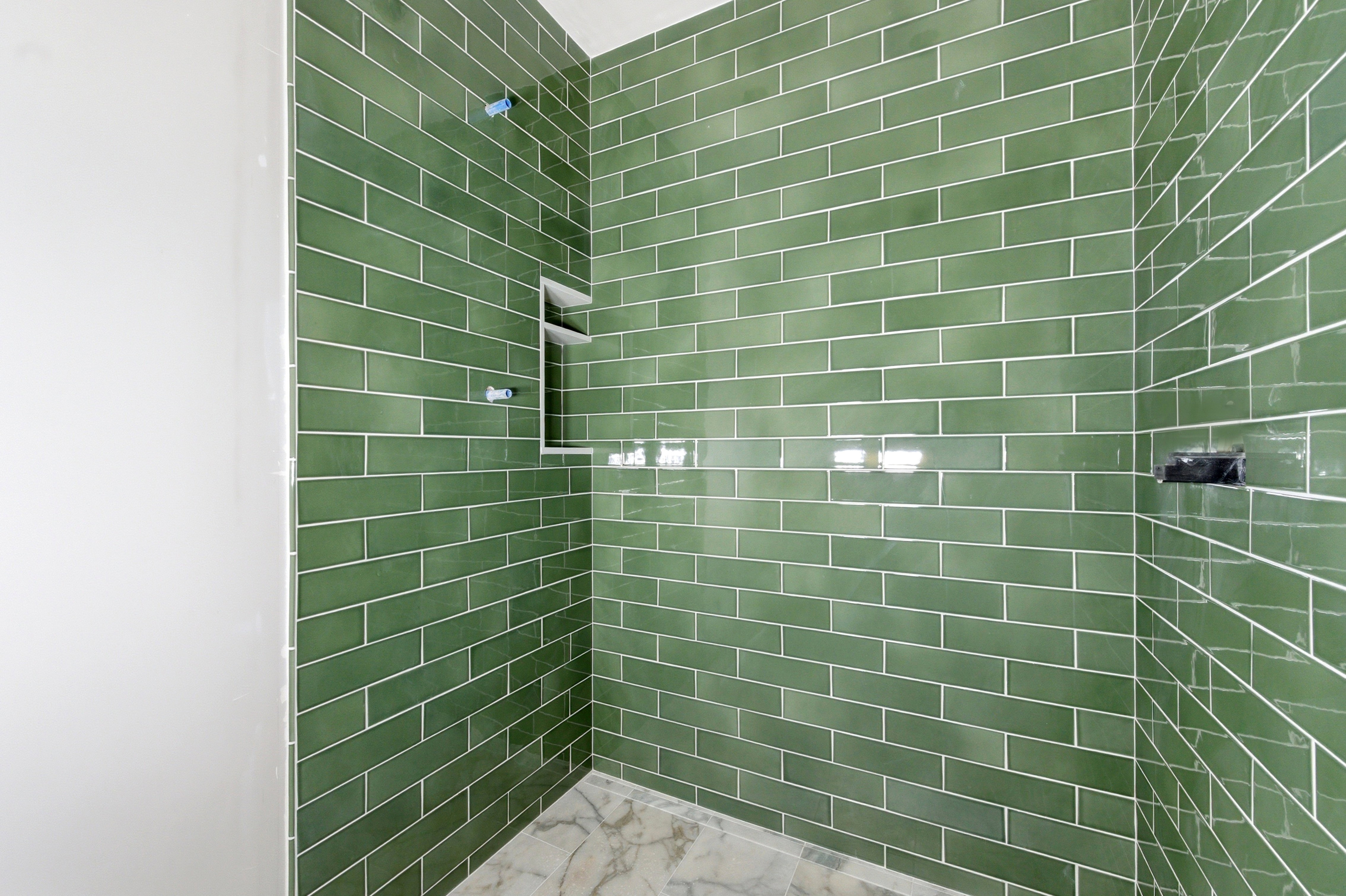 Full bath featuring a tile shower