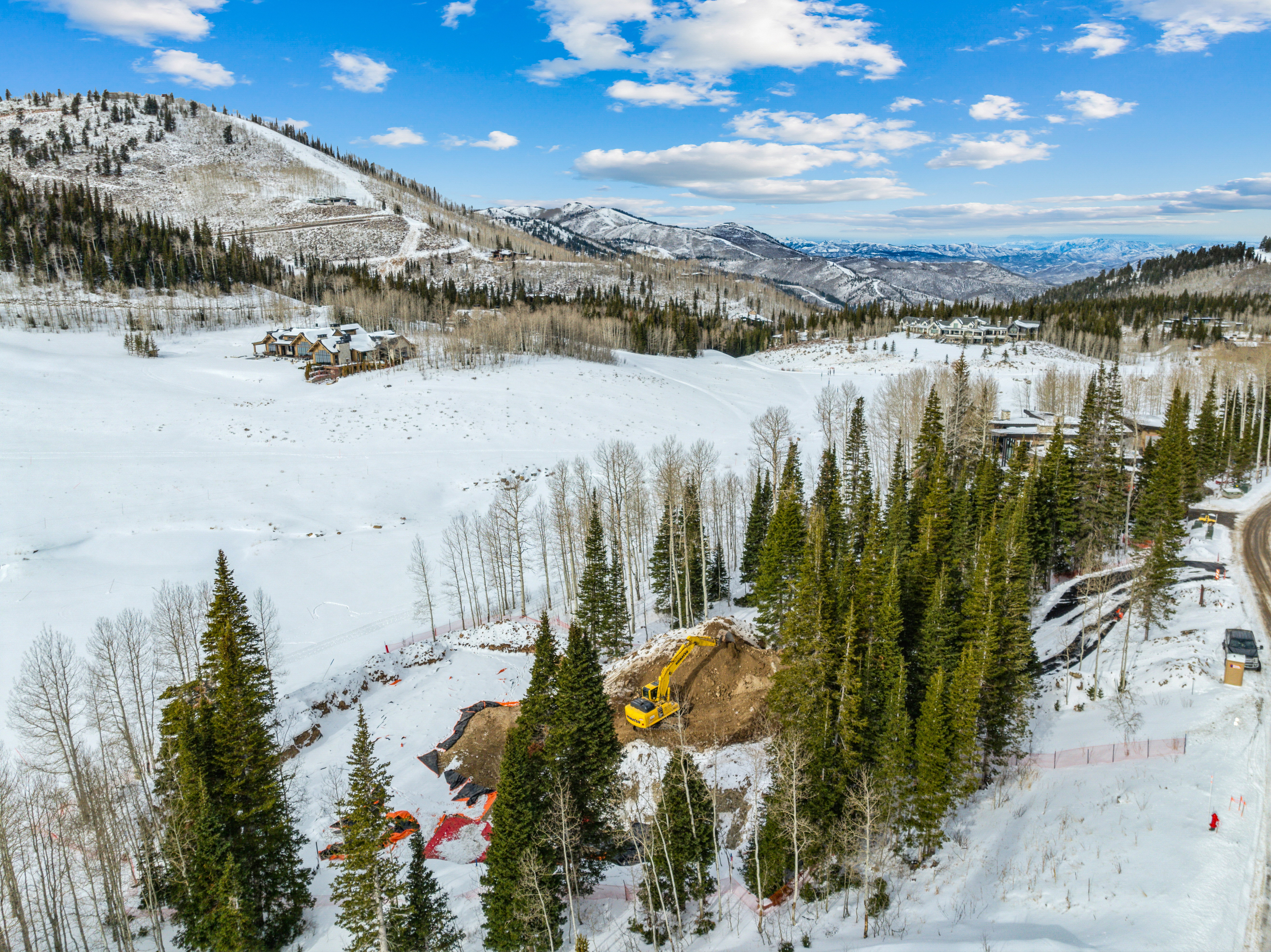Snowy aerial view with a mountain view