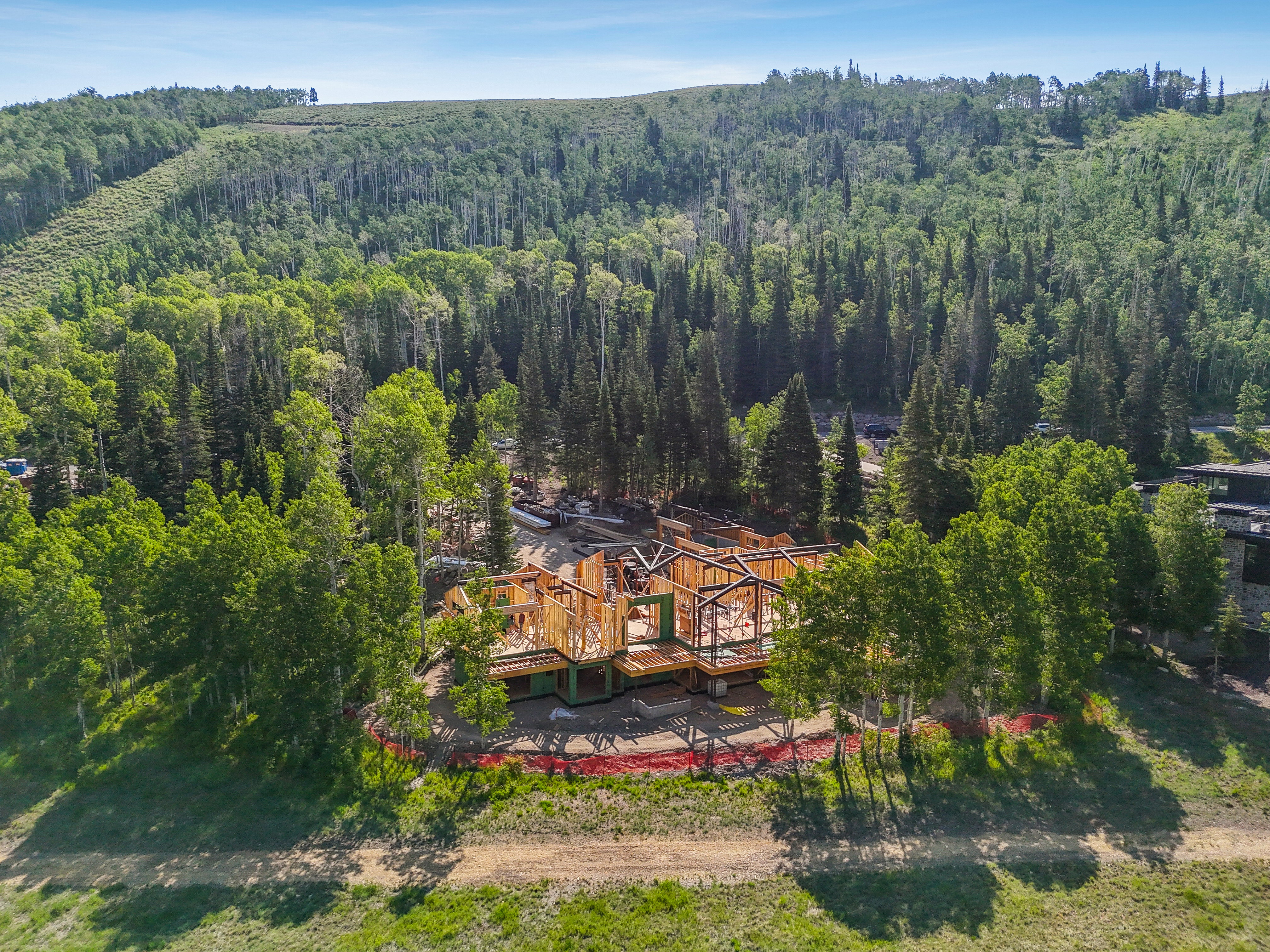 Aerial view of property and surrounding area featuring a heavily wooded area