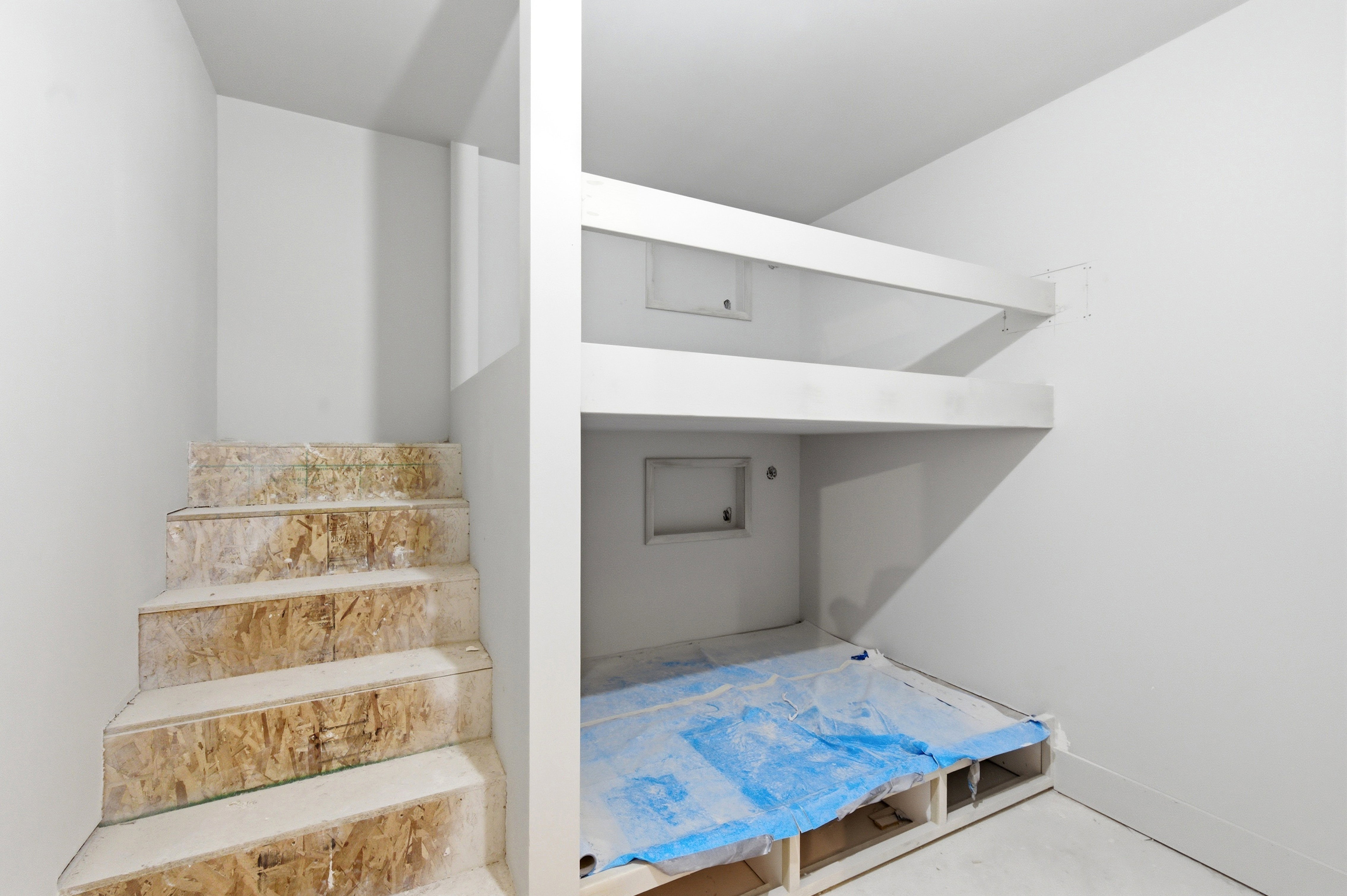 Stairs with concrete floors