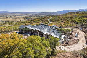 Aerial view of property and surrounding area with mountains