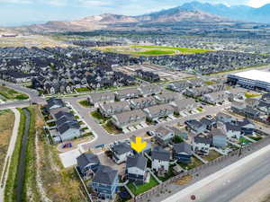 Aerial overview of property's location featuring a mountain backdrop and nearby suburban area