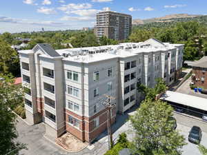 View of apartment building / complex