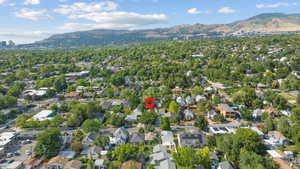 Aerial view of property's location featuring a mountain backdrop