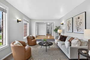 Sitting room with amazing mountain views and brand new carpet