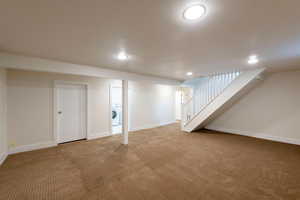 Lower level large family room , carpet, recessed lighting.
