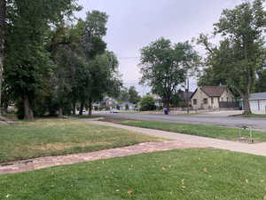 View of grassy yard featuring a residential view