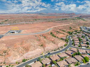 Aerial view of property's location featuring a mountain backdrop