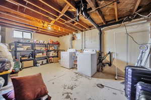 Below grade area featuring independent washer and dryer