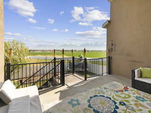 Balcony with a mountain view and outdoor lounge area