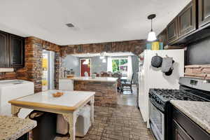 Kitchen/Dining Areas