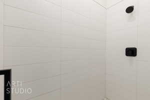 Bathroom featuring tiled shower