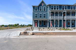 View of front facade with a porch and a balcony