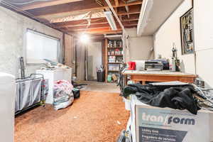 Laundry/Utility room with workbench/workshop area