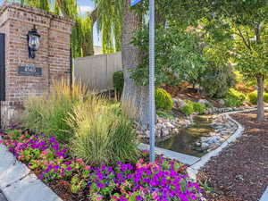 Beautiful Entrance to the Cottonwood Glen Community