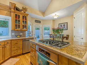 Kitchen / Dining Area