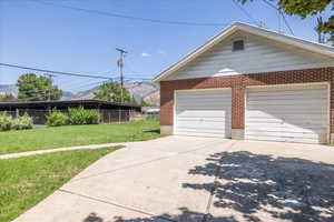 Detached 2 car  garage