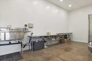 Misc room featuring concrete floors and recessed lighting