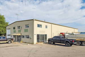View of building exterior featuring uncovered parking