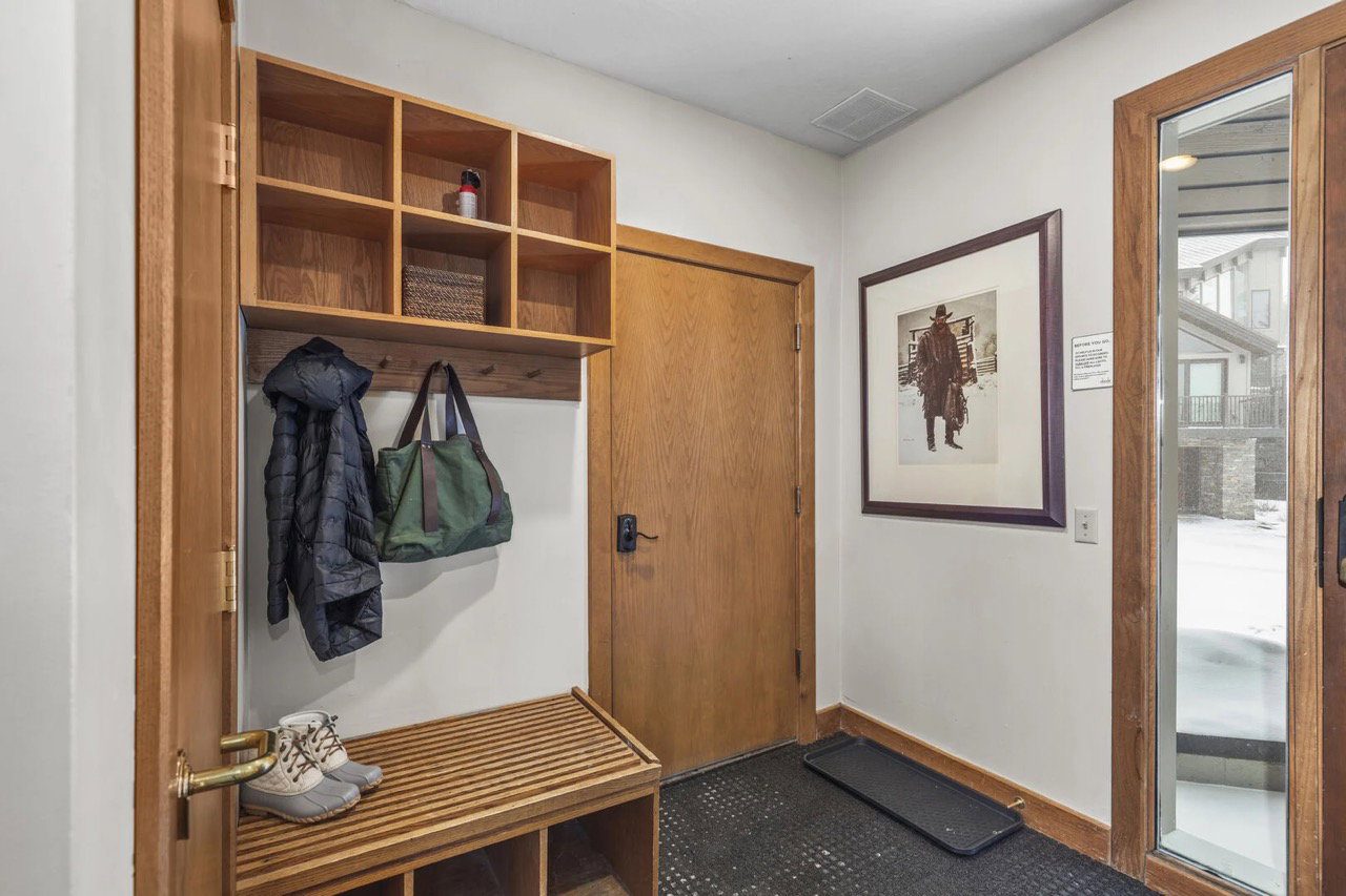 Mudroom with baseboards