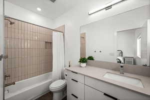 Show-stopping tile on the bath surround and on the floor - you have to see it in person!Walk
