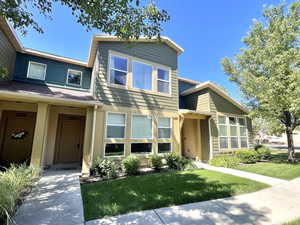 View of front of home featuring stucco siding and a front yard