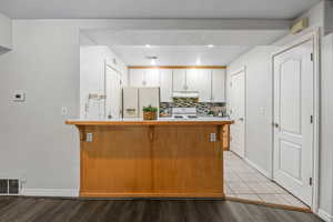 Kitchen breakfast bar