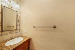 1/2 Bathroom with vanity