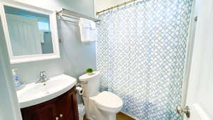 2nd cottage bathroom. All bathrooms have hair dryers and extra toilet paper!