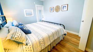 Cottage king bedroom (sleeps 2)