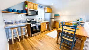 The cottage loft has a 2nd full kitchen, nicely appointed!