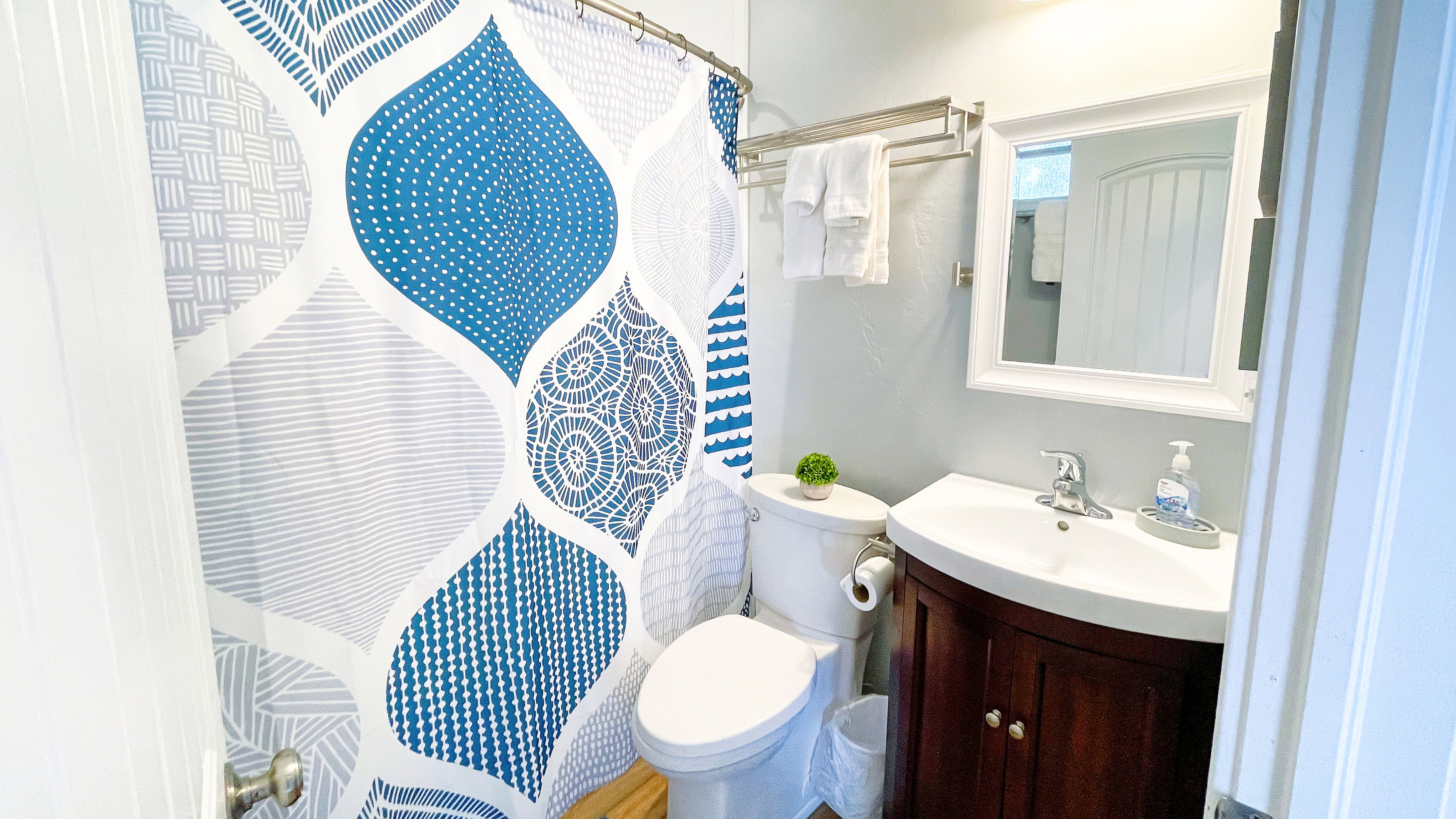 Full bath in cottage