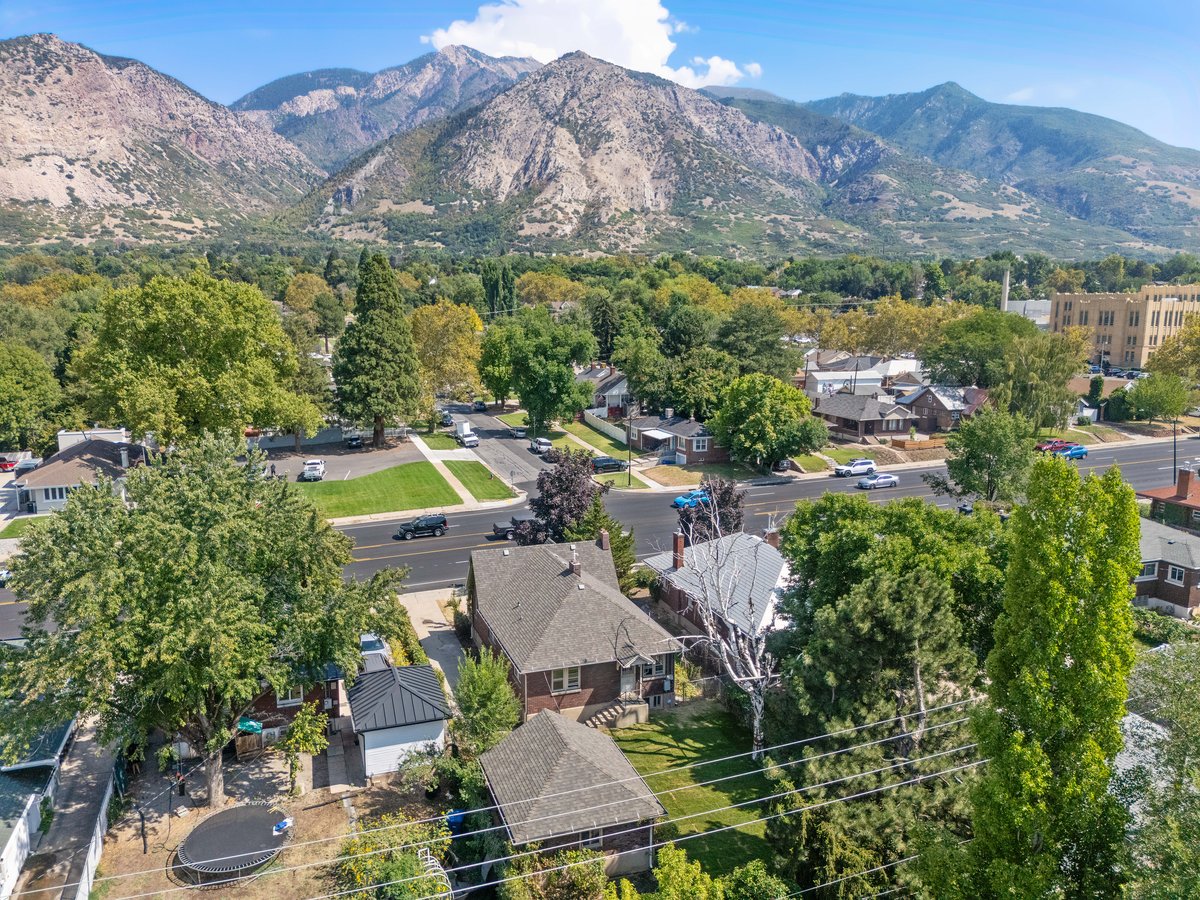 Aerial view of property's location with a mountain backdrop and nearby suburban area
